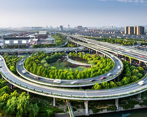 une vue aérienne d'une autoroute